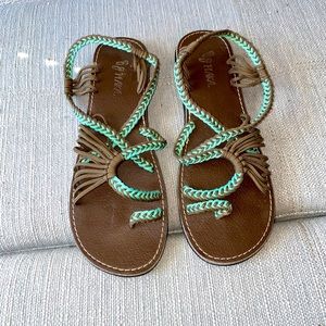 Plaka sandals